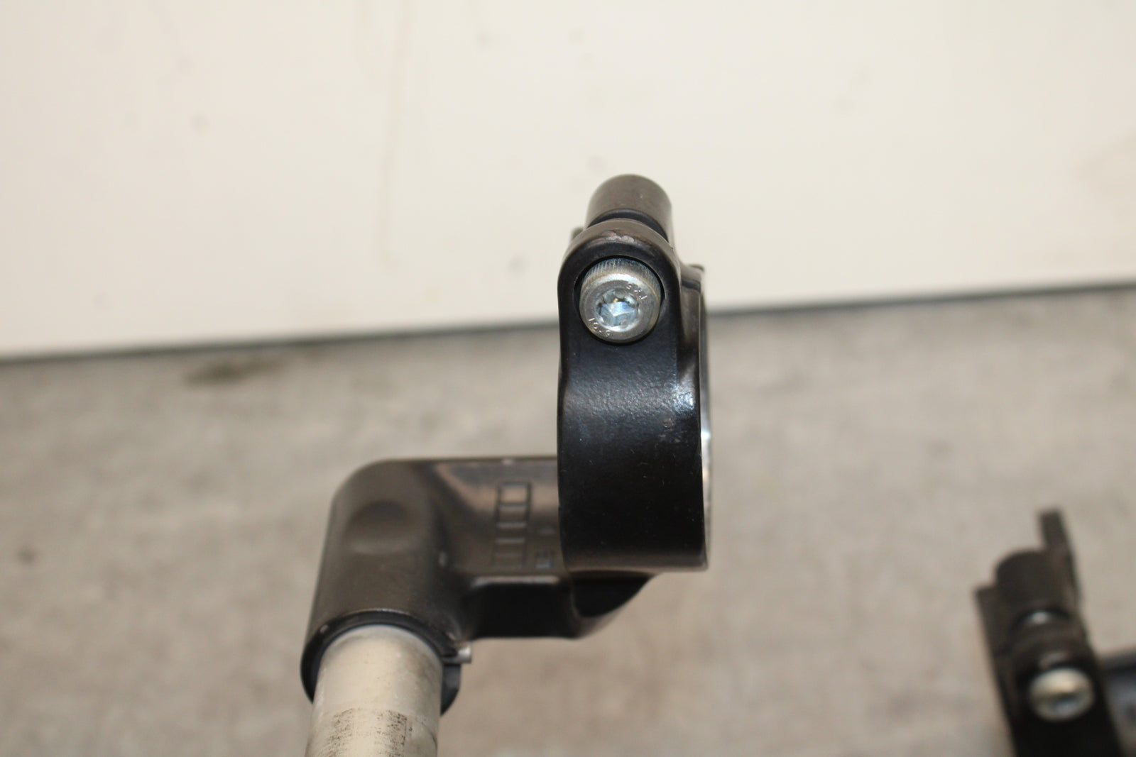 00-02 KAWASAKI NINJA ZX6R LEFT RIGHT CLIP ON ONS HANDLEBARS PAIR SET BB750