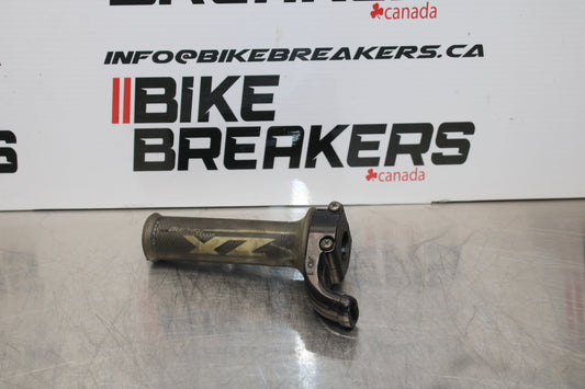 04-05 KAWASAKI NINJA ZX10R THROTTLE CABLE LINE HOUSING GUIDE BB163