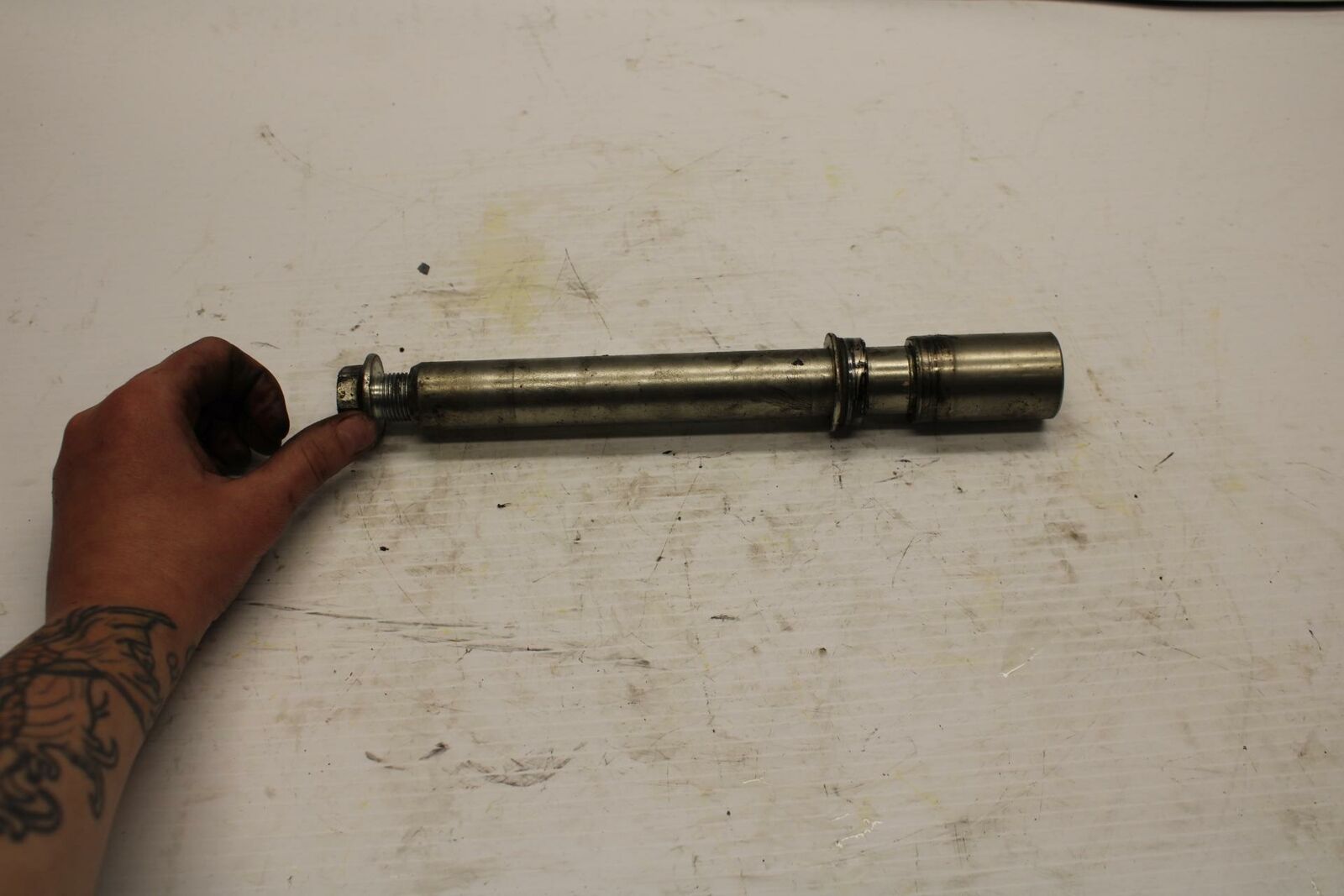 06-07 SUZUKI GSXR600 FRONT WHEEL RIM AXLE PIVOT BOLT 54711-41G00 BB245