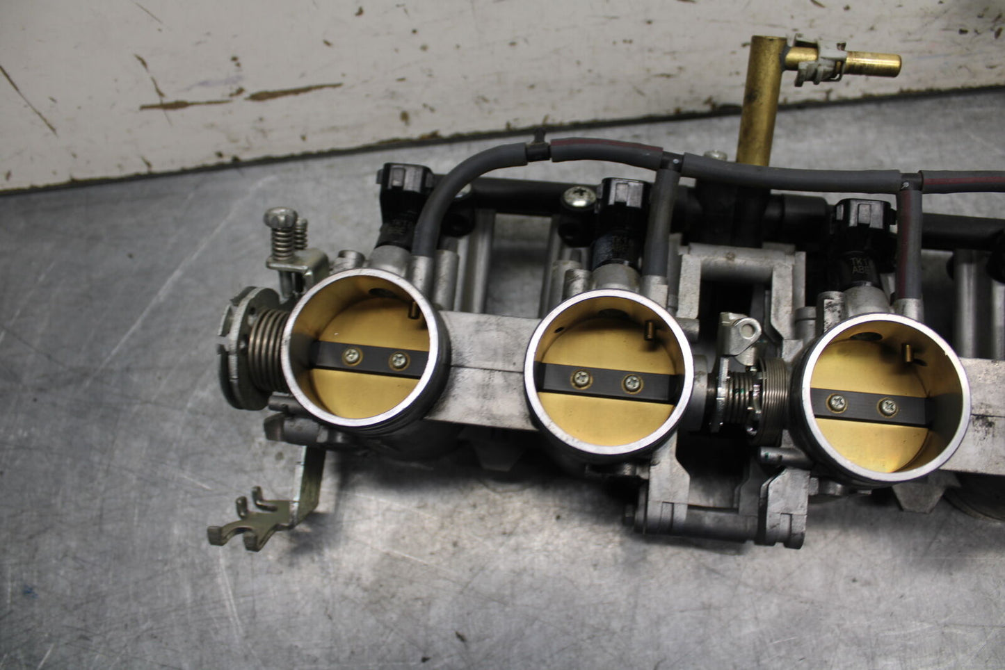 05-06 SUZUKI GSXR1000 MAIN FUEL INJECTORS / THROTTLE BODIES 13405-41G00 BB677