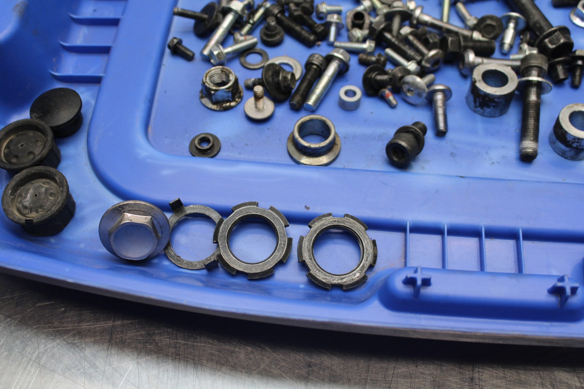 23 YAMAHA YZF R3 MOUNTING BOLTS HARDWARE MOTOR SCREWS BB806