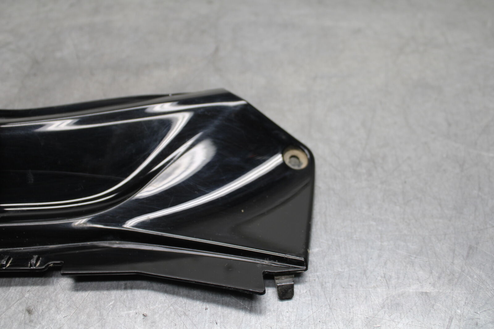 19-24 YAMAHA R3 CENTER REAR BACK SEAT TAIL FAIRING COVER TRIM COWL BB736