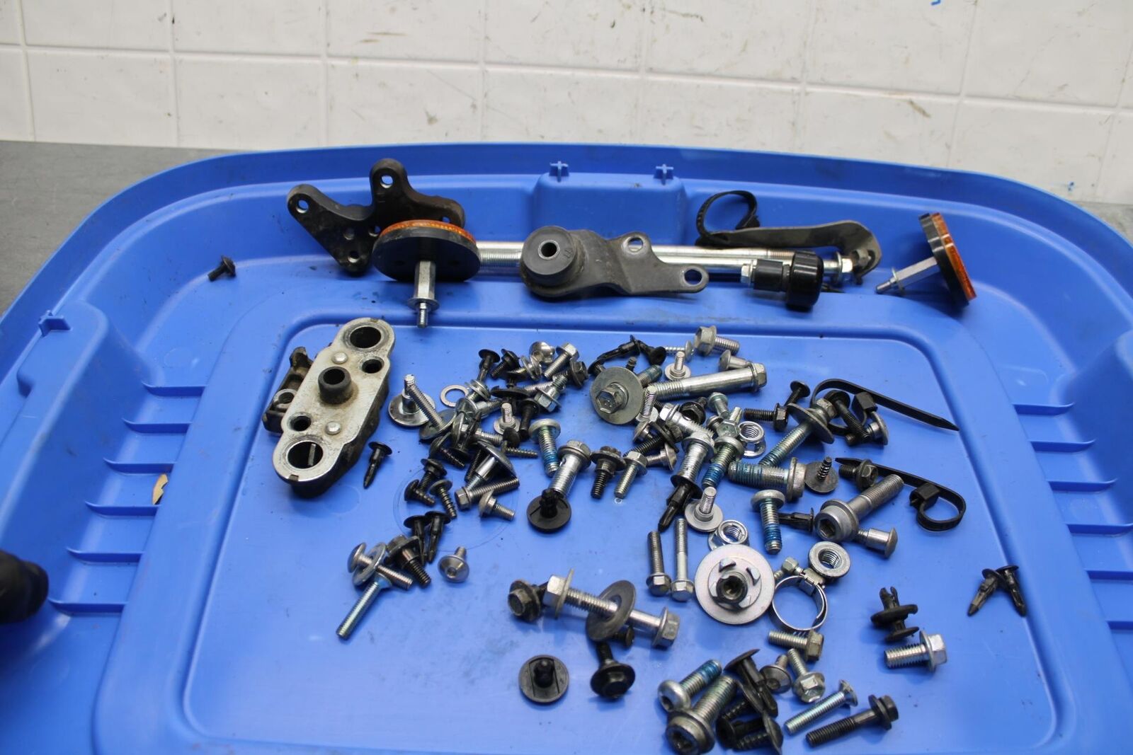 2015 Suzuki GSXR750 MISCELLANEOUS MOUNTING BOLTS HARDWARE MOTOR SCREWS BB595
