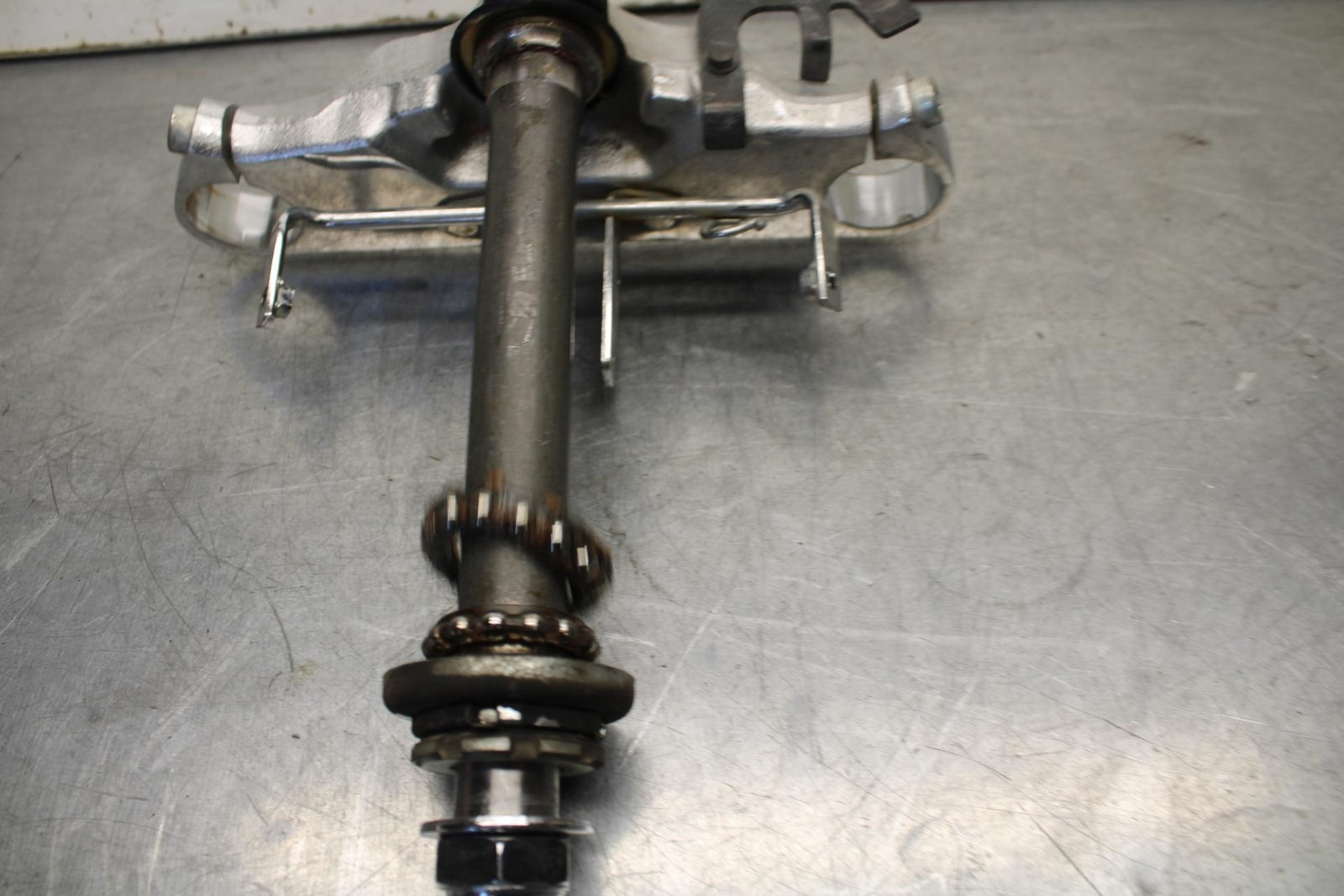01-02 HONDA SHADOW SPIRIT 750 FRONT FORKS CLAMP LOWER TRIPLE TREE STEM BB632