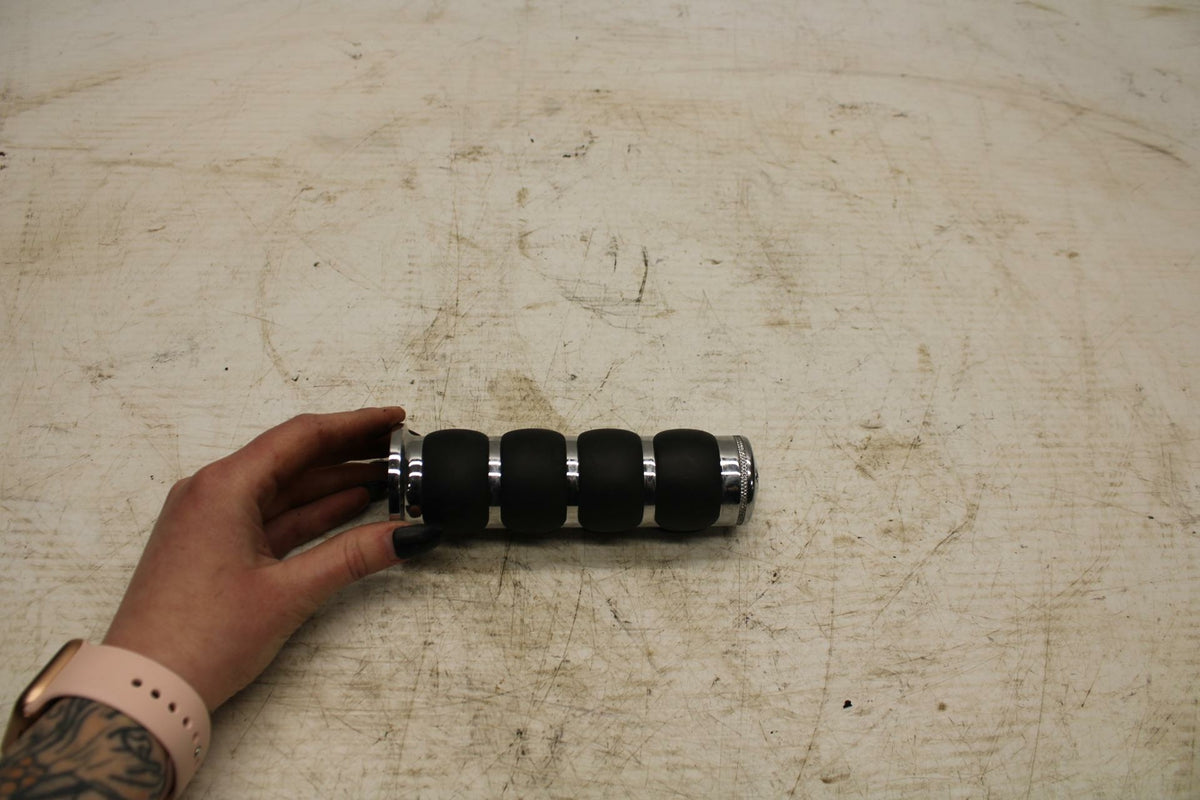 05-09 SUZUKI BOULEVARD C90 LEFT GRIP BB357