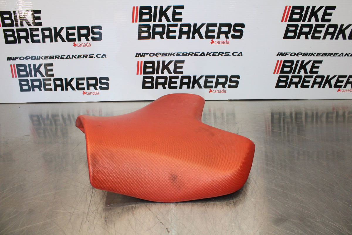 07 KAWASAKI Z1000 FRONT DRIVERS SEAT PAD SADDLE PILLION BB148