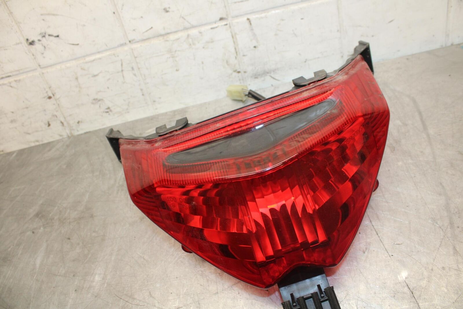 2016 Suzuki Bandit  GSF1250SA ABS REAR TAIL TAILLIGHT BACK BRAKE LIGHT BB509
