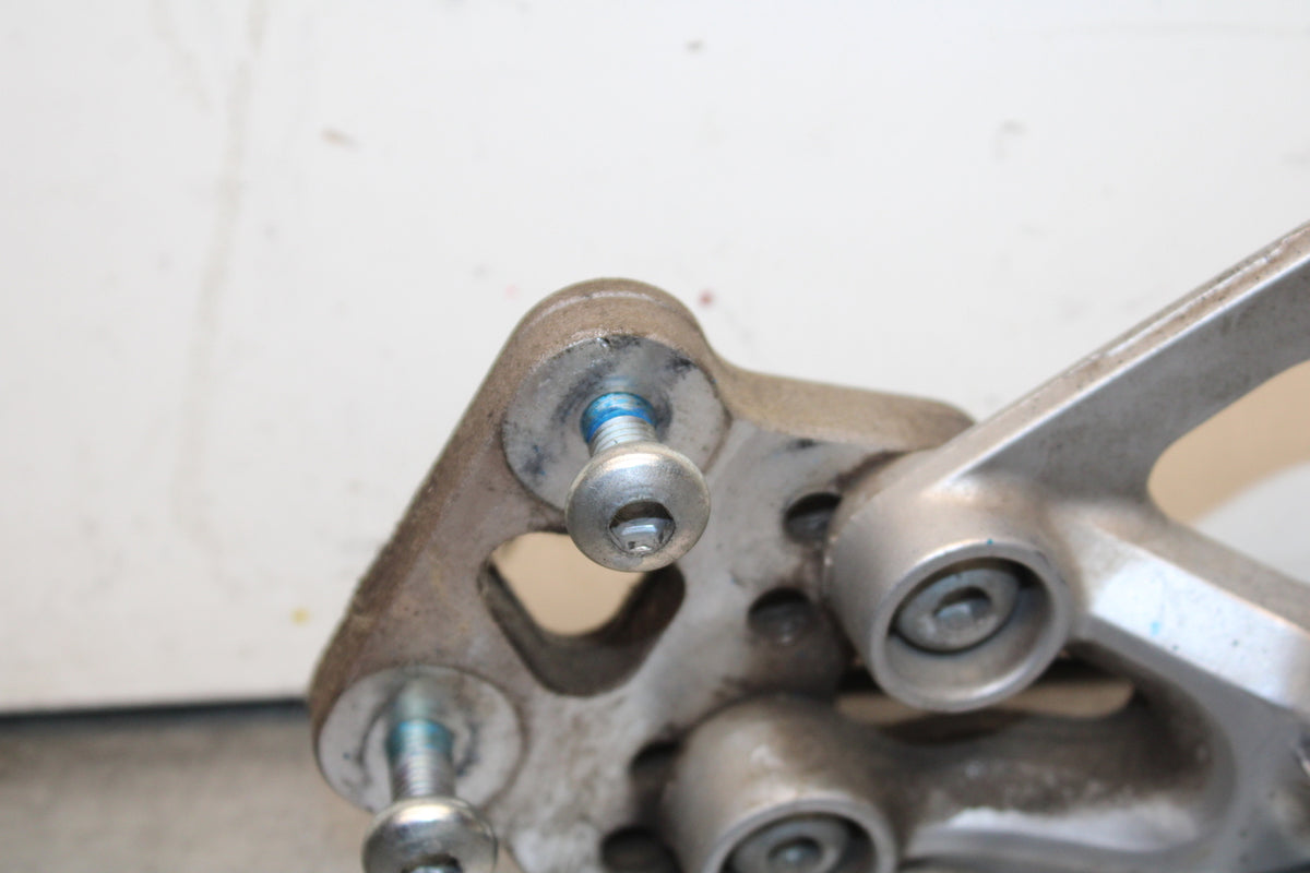 08-10 SUZUKI GSXR 600 LEFT REARSET REAR SET DRIVER FOOT PEG REST STOP BB753