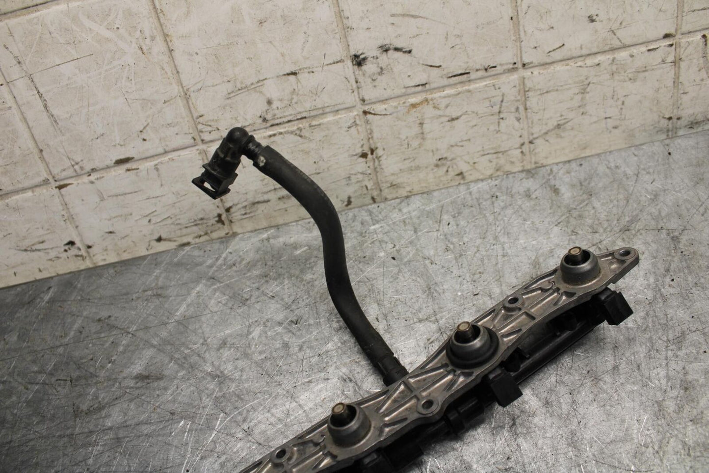 2009 Kawasaki Ninja ZX6R ZX600R SECONDARY FUEL INJECTORS TOP  GAS RAIL BB538