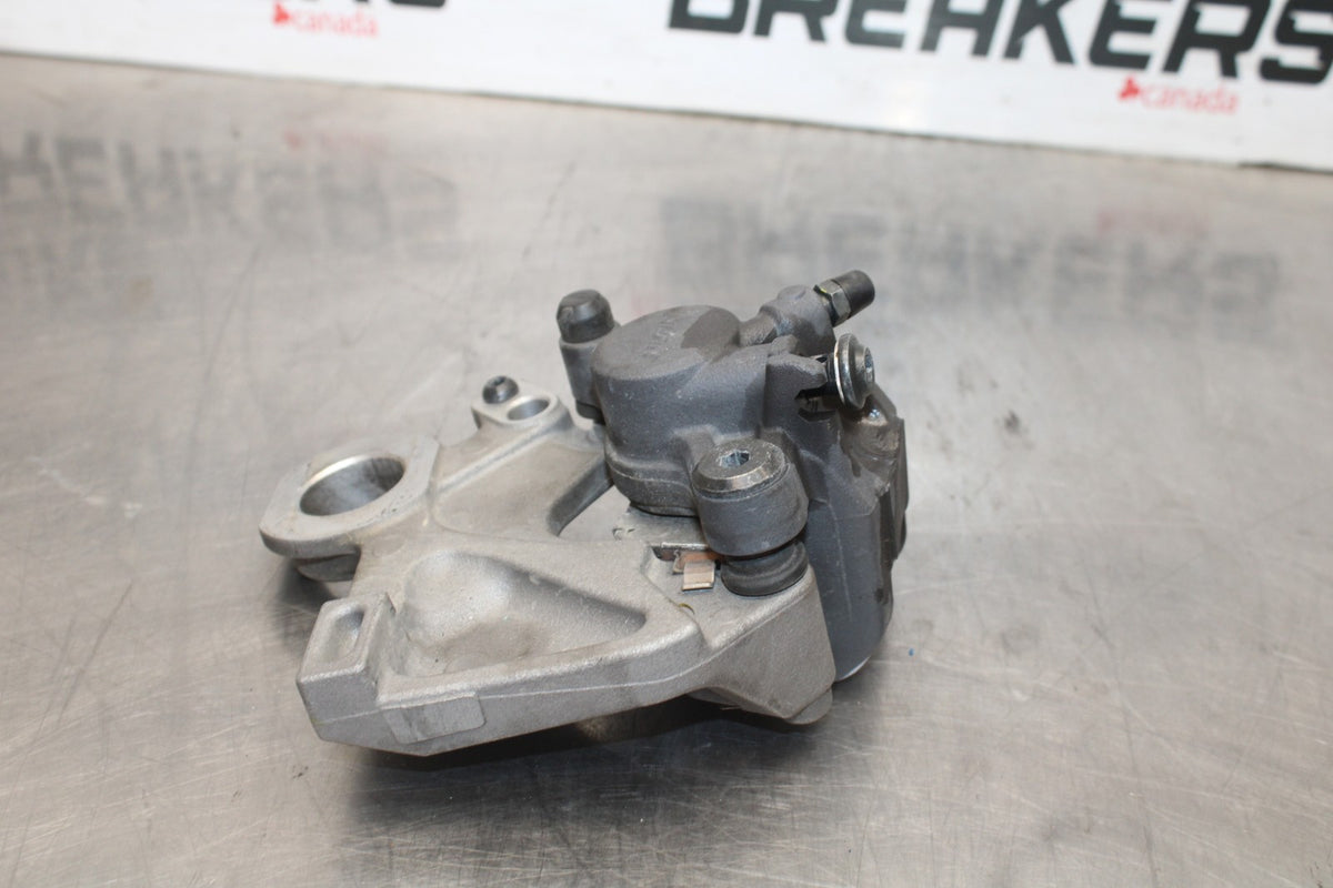17 YAMAHA YZF R6 REAR BACK BRAKE CALIPER W MOUNT BRACKET BB922