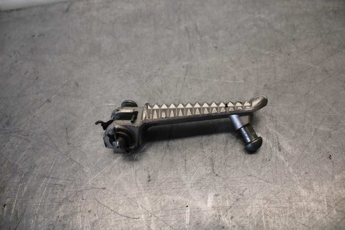 07-08 YAMAHA YZF R1 RIGHT FRONT FOOT REST PEG STEP BB439