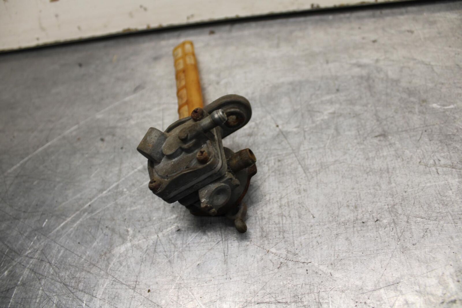 80-81 SUZUKI GS1000G FUEL GAS TANK PETCOCK SHUT ON OFF VALVE PARTS BB91