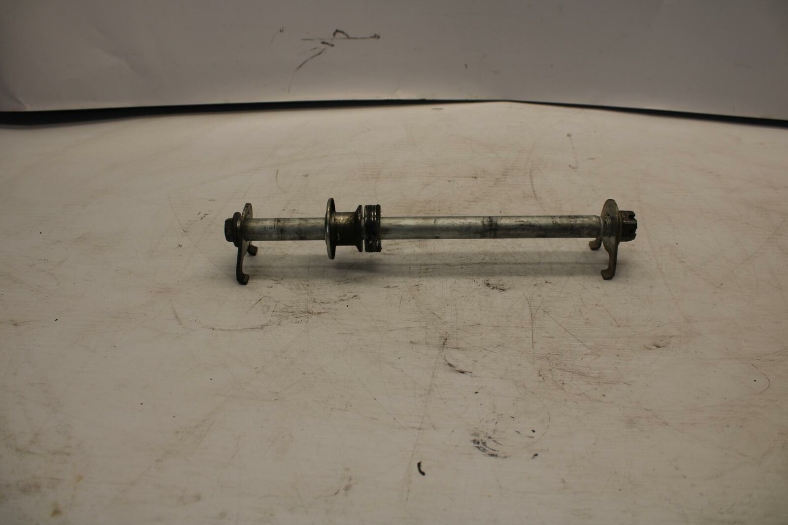 04-09 SUZUKI GS500F REAR AXLE BACK WHEEL RIM PIVOT BOLT AXEL 64711-01D20 BB261