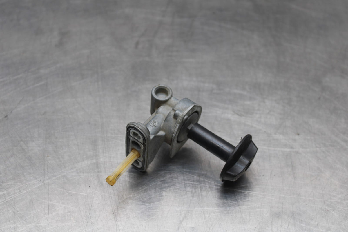 98 KAWASAKI NINJA ZX6 FUEL GAS TANK PETCOCK SHUT ON OFF VALVE BB870