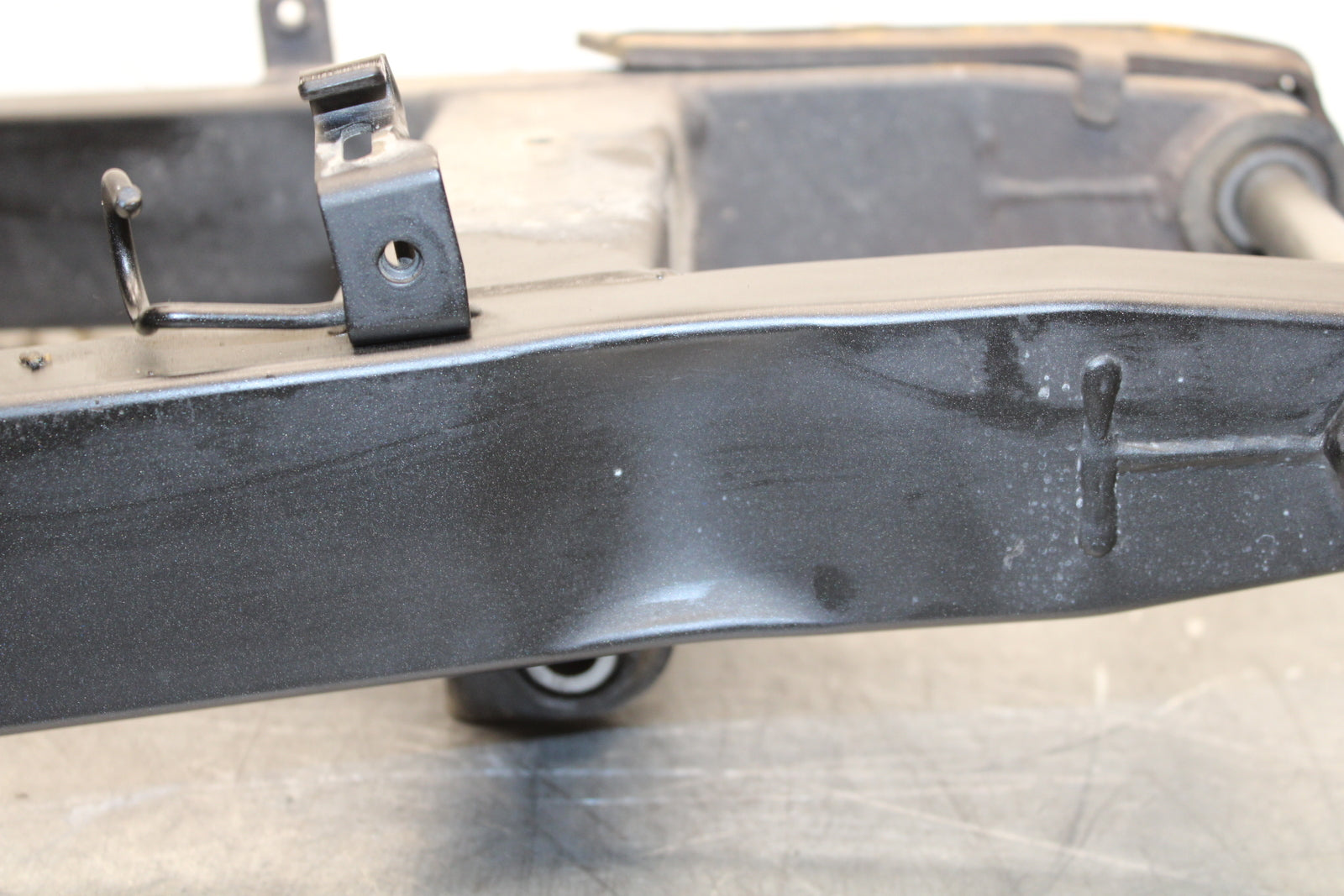 19-22 KAWASAKI Z400 REAR SWINGARM BACK SUSPENSION SWING ARM BB708