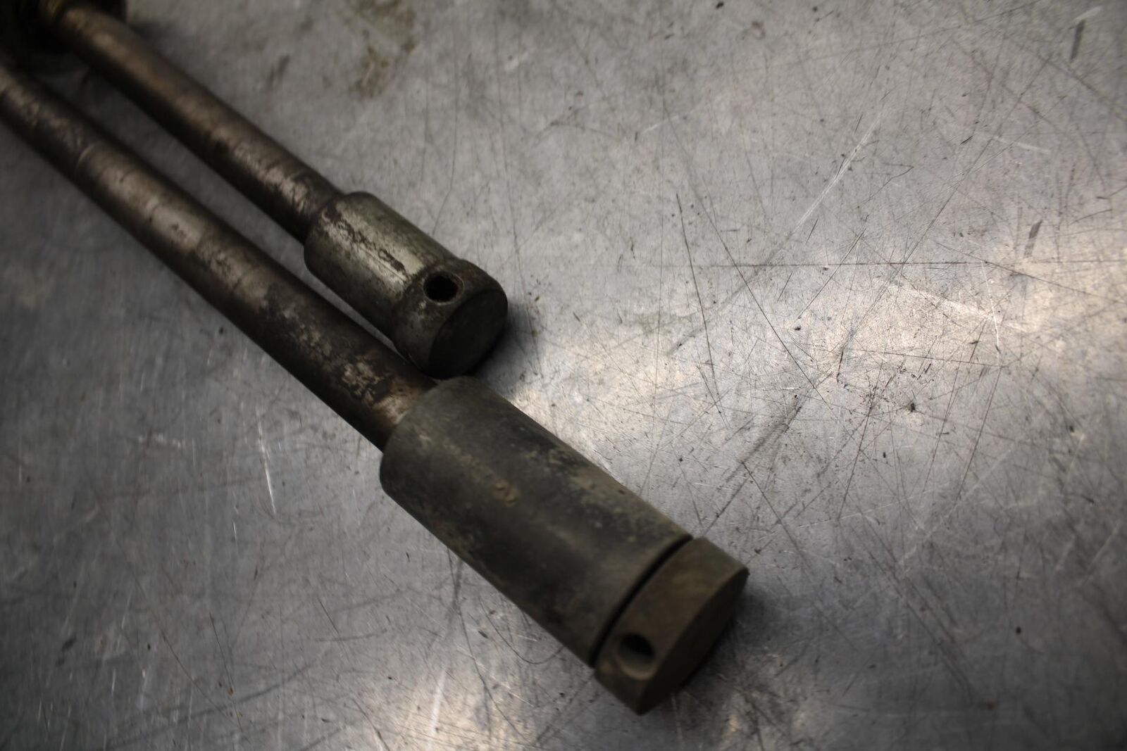 75 SUZUKI GT 550 FRONT REAR WHEEL RIM AXLE PIVOT BOLT BB72