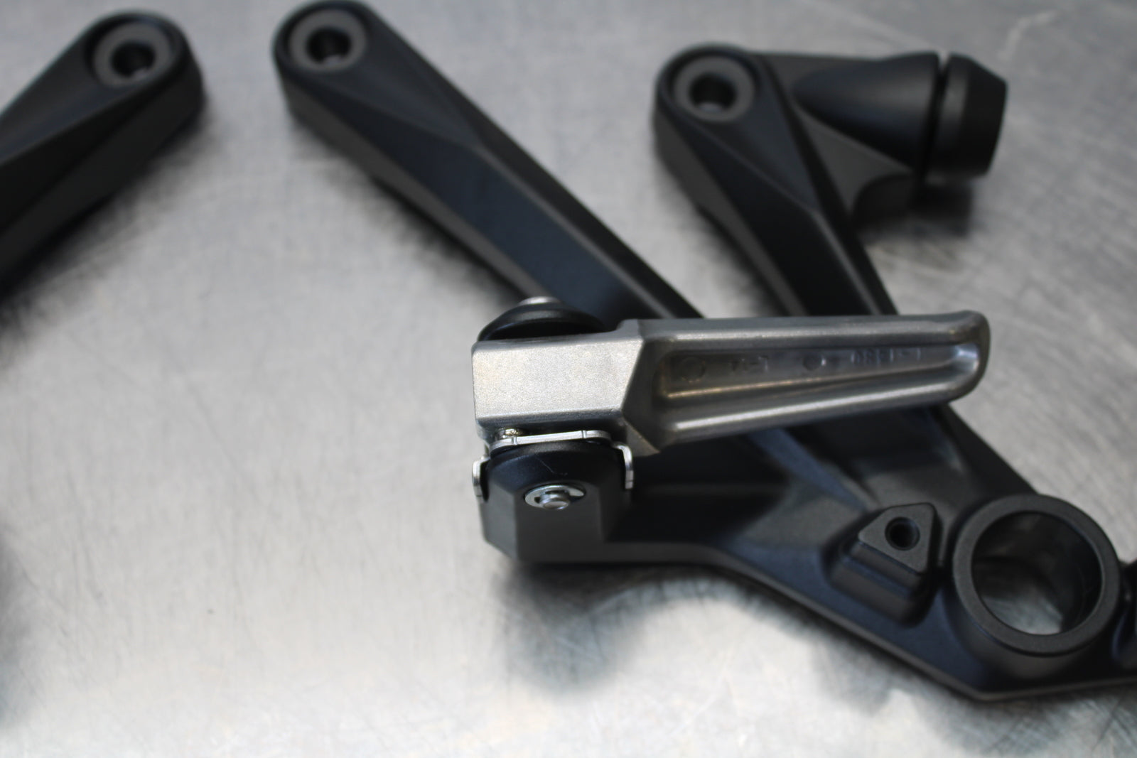 23-24 KAWASAKI NINJA ZX14R REAR BACK PASSENGER PEG SET PAIR BB169