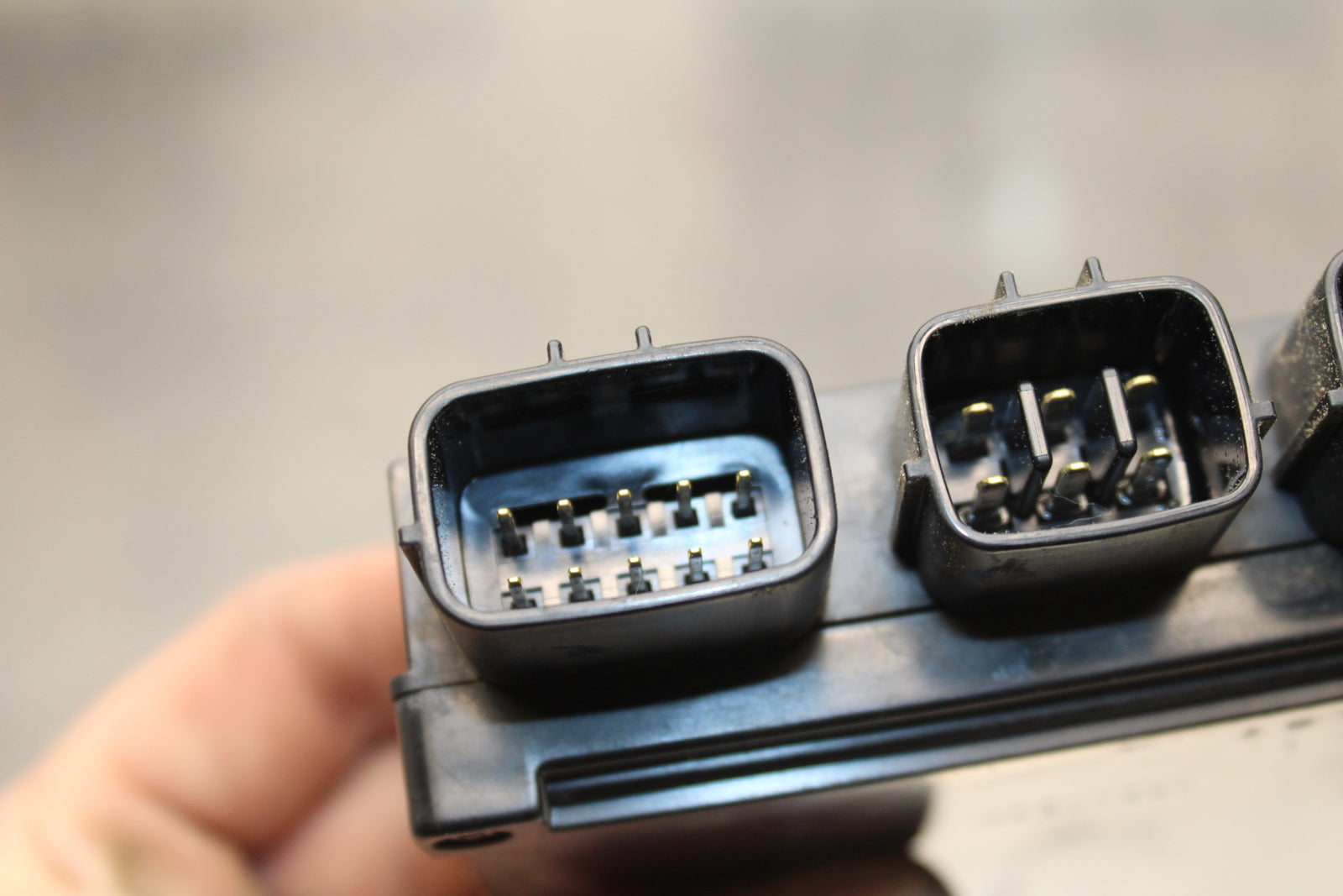 04-05 KAWASAKI NINJA ZX10R RELAY ASSEMBLY BOX BB163