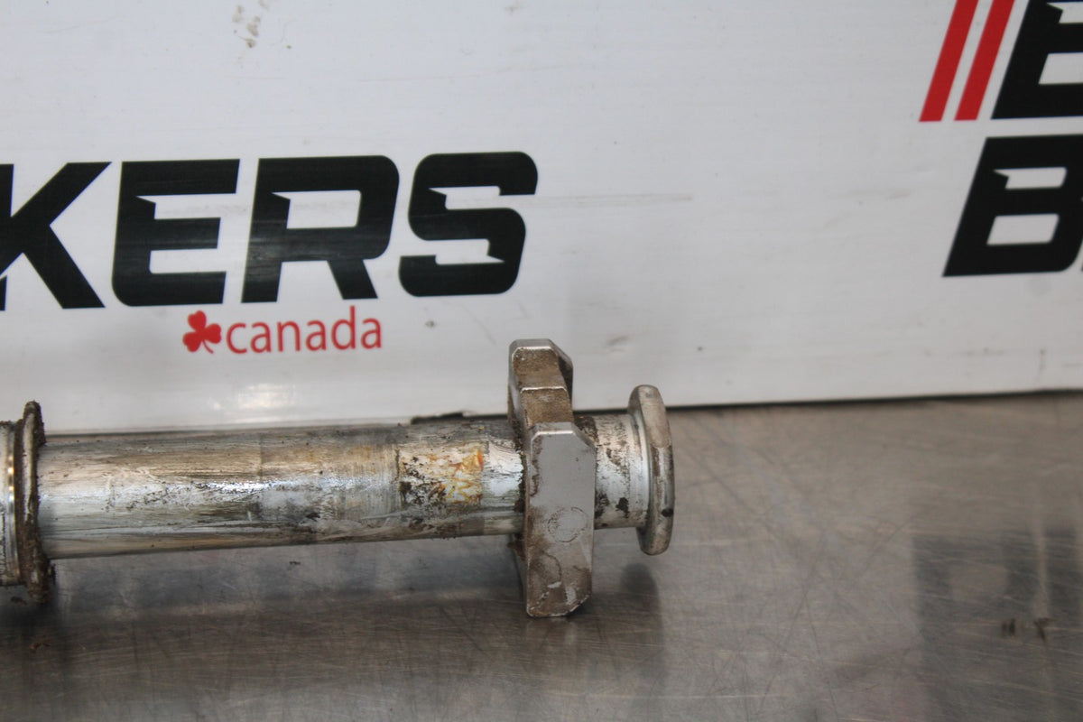 05-06 HONDA CBR600RR REAR AXLE BACK WHEEL RIM PIVOT BOLT AXEL BB893