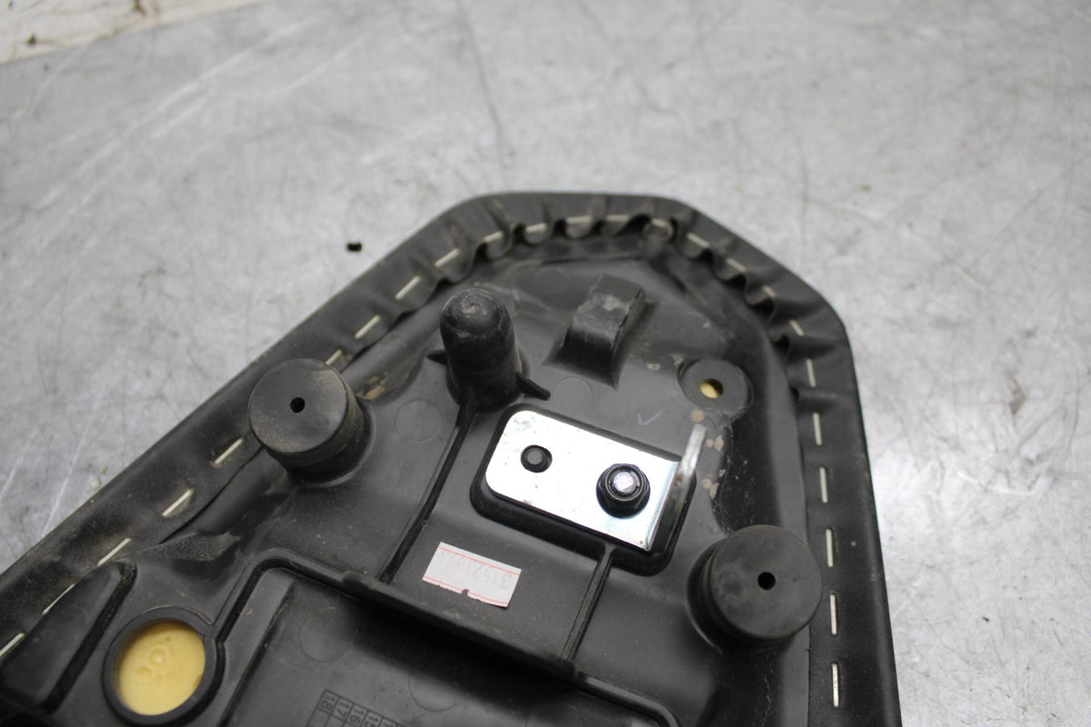 2015 Yamaha YZF R3 REAR BACK PASSENGER TANDEM SEAT PAD SADDLE PILLION BB526