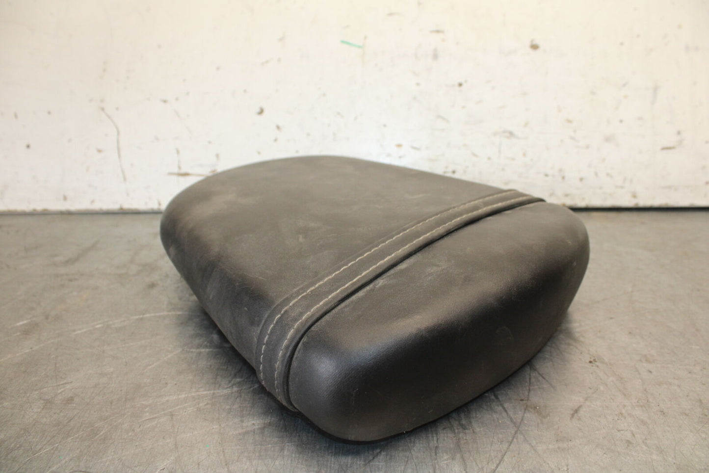 06-07 SUZUKI GSXR 600 REAR BACK PASSENGER TANDEM SEAT PAD SADDLE PILLION BB694