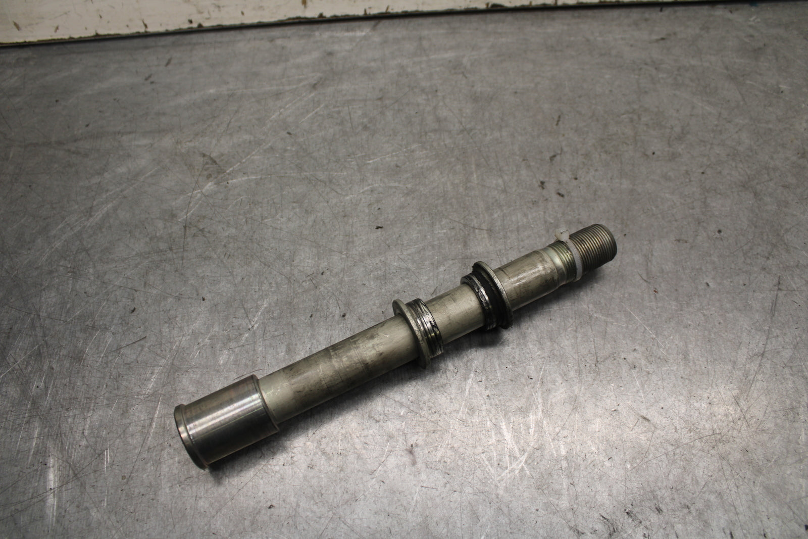 13-18 KAWASAKI NINJA ZX6R FRONT WHEEL RIM AXLE PIVOT BOLT 41068-0595 BB666