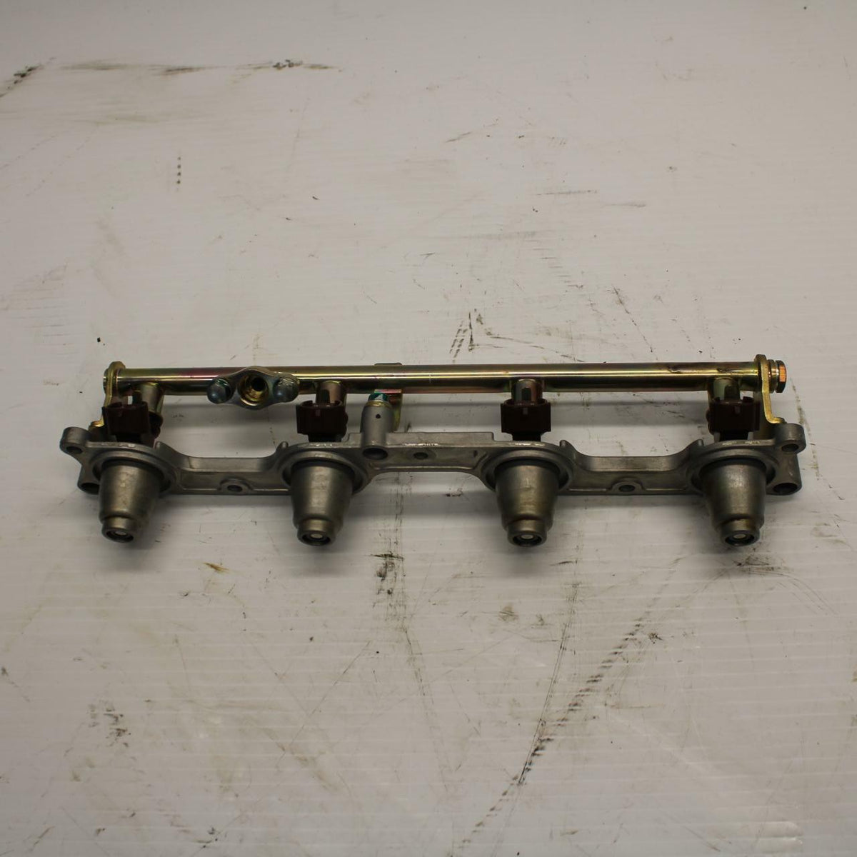 04-05 HONDA CBR1000RR SECONDARY FUEL INJECTORS TOP AIRBOX GAS RAIL BB242