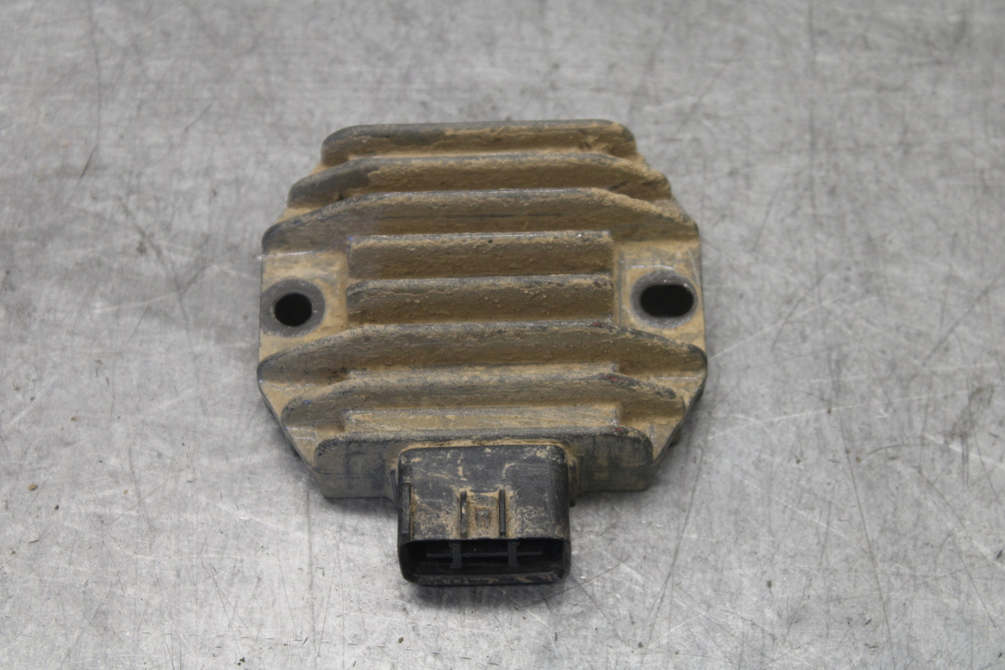 2004 Yamaha Raptor 660R YFM660R RECTIFIER VOLTAGE REGULATOR BB695