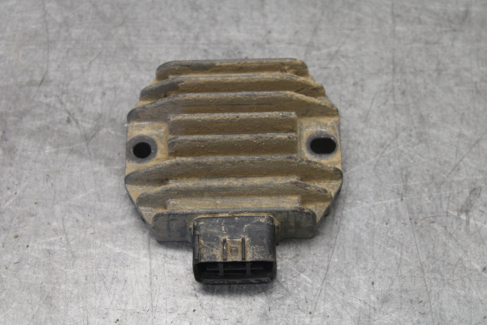 2004 Yamaha Raptor 660R YFM660R RECTIFIER VOLTAGE REGULATOR BB695