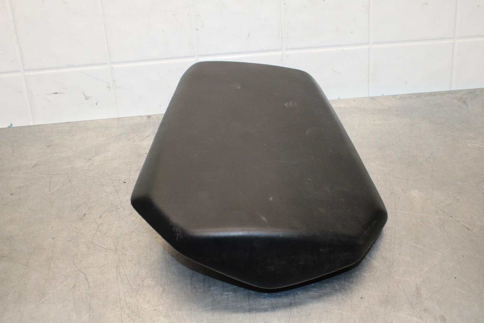 2008 Honda CBR1000RR REAR BACK PASSENGER TANDEM SEAT PAD SADDLE PILLION BB579