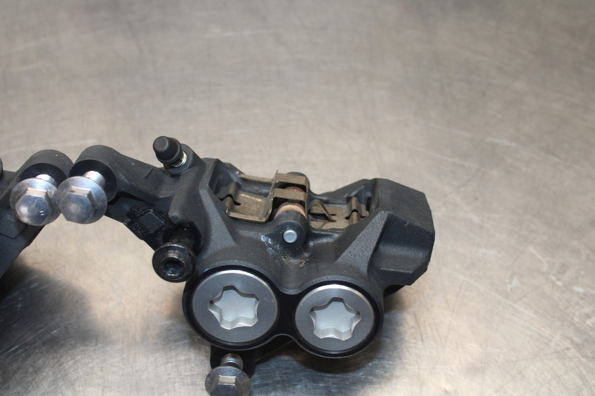 23-24 YAMAHA MT-07 RIGHT LEFT FRONT BRAKE CALIPER SET PAIR CALIPERS BB194