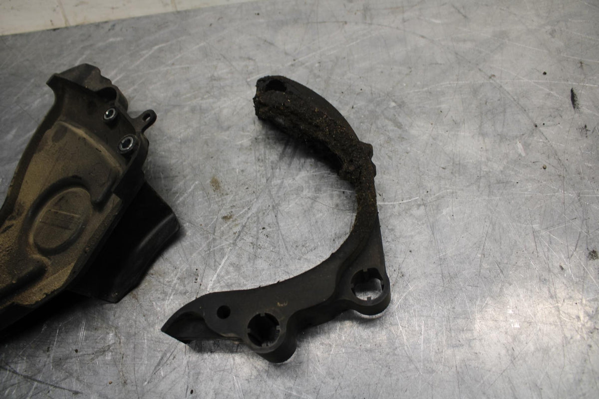 18 YAMAHA YZF R1  ENGINE SPROCKET COVER BB473