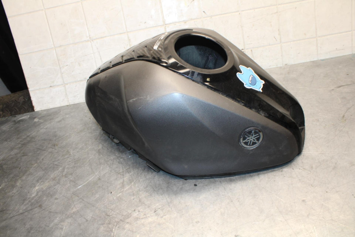 2015 Yamaha YZF R3 GAS TANK FUEL CELL COVER FAIRING COWL 1WD-F4129-00-P1 BB526
