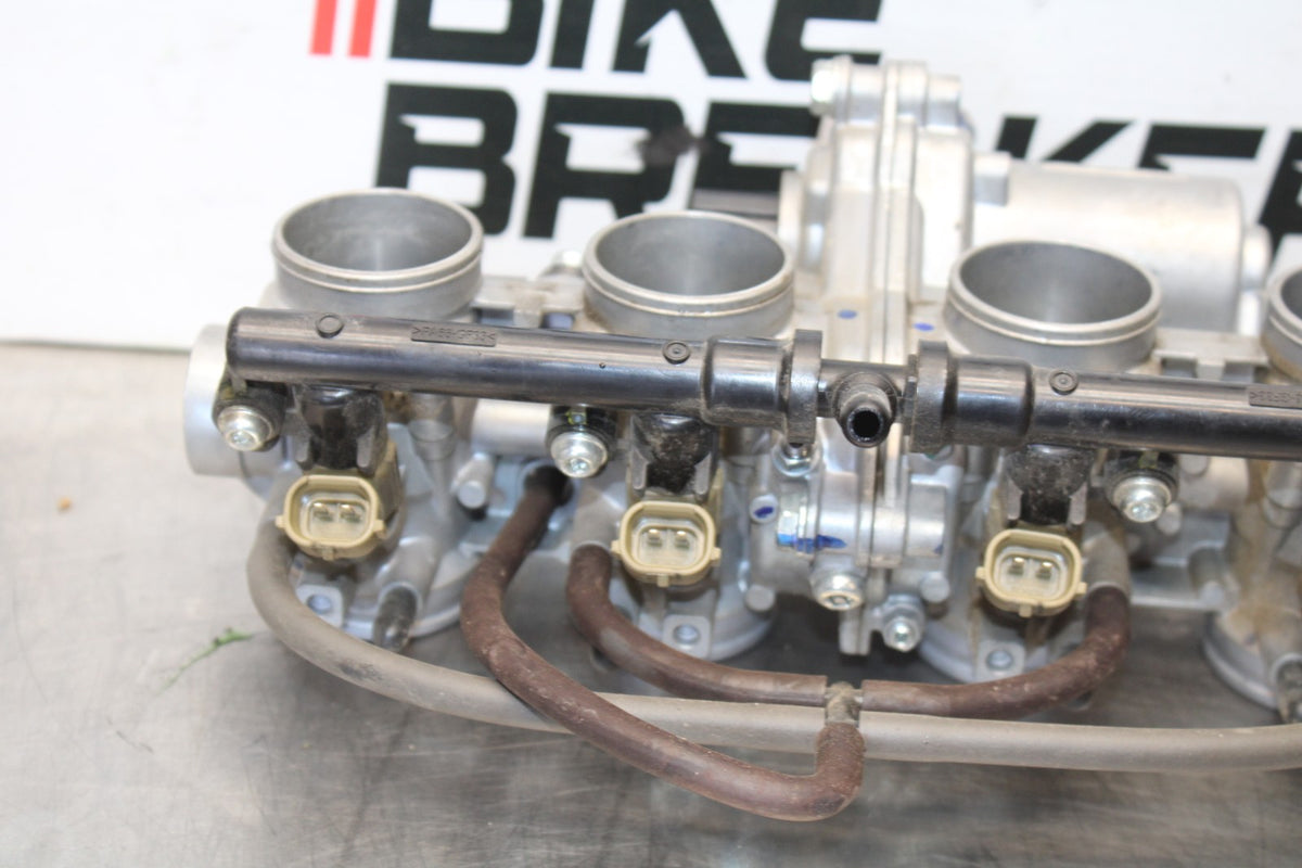23-26 KAWASAKI NINJA ZX4RR MAIN FUEL INJECTORS / THROTTLE BODIES BB898