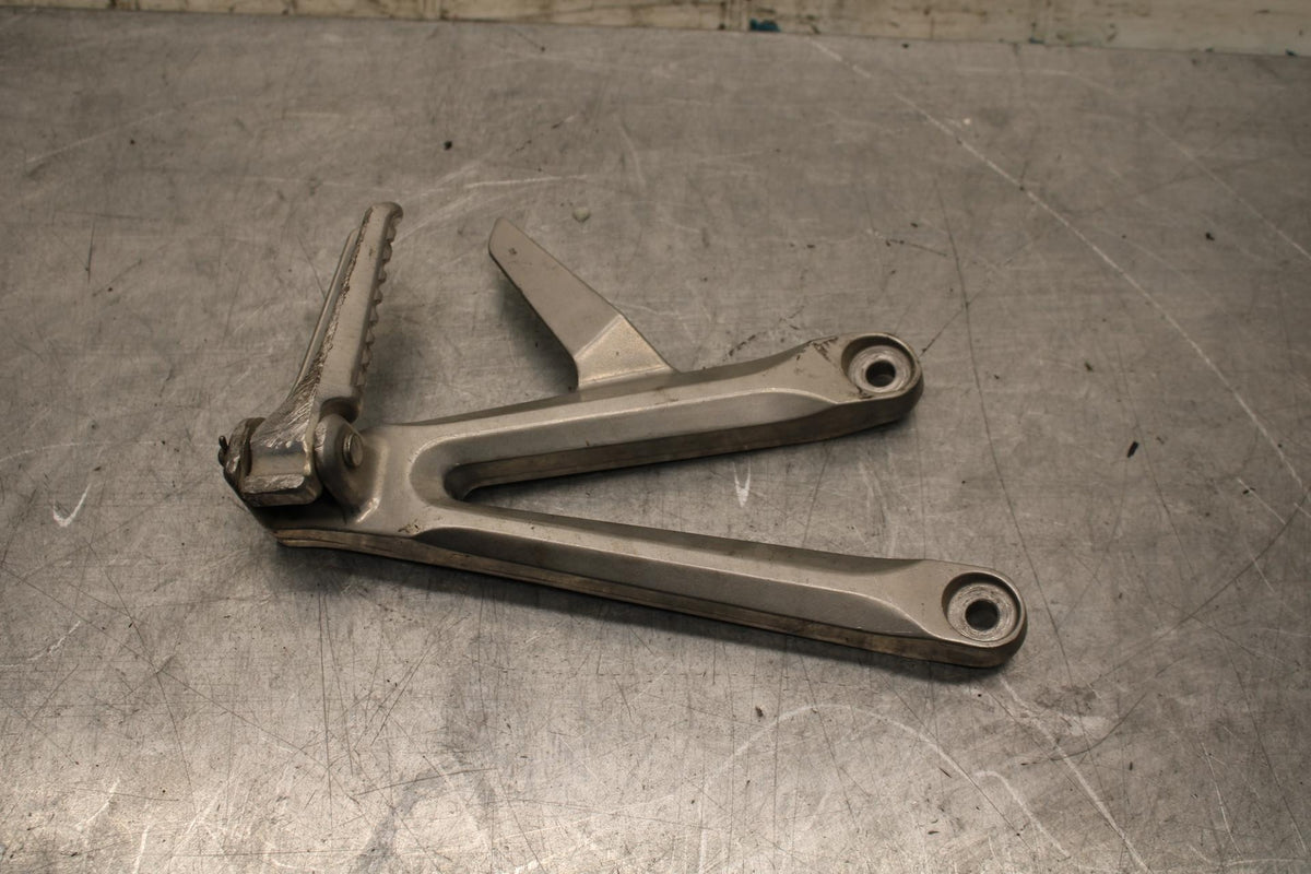 2005 Honda CBR600RR RIGHT REAR PASSENGER PEG 50720-MEL-305 50750-MEE-D00 BB564