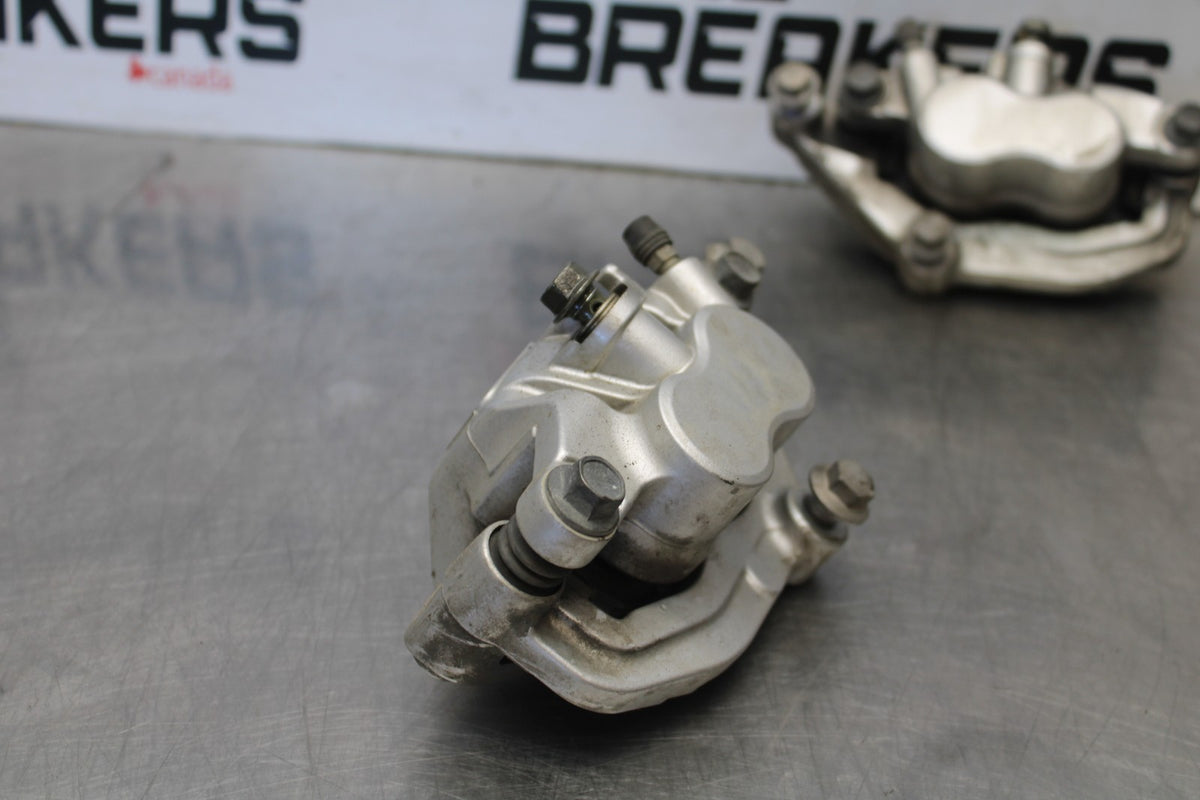 08 YAMAHA V STAR 1100 XVS1100AW CLASSIC RIGHT LEFT FRONT BRAKE CALIPER SET BB916