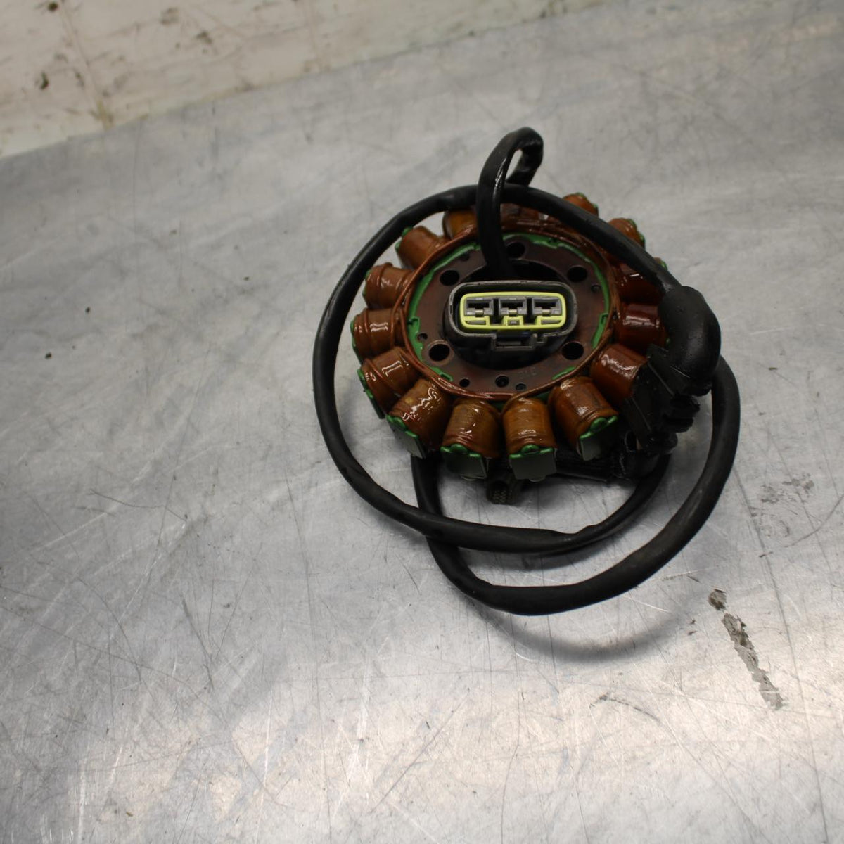 09-14 YAMAHA YZF R1 STATOR GENERATOR ALTERNATOR MAGNETO 14B-81410-00-00 BB471
