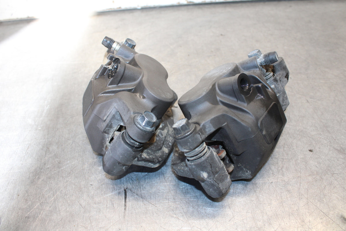 09-15 YAMAHA FZ6R RIGHT LEFT FRONT BRAKE CALIPER SET PAIR CALIPERS BB686