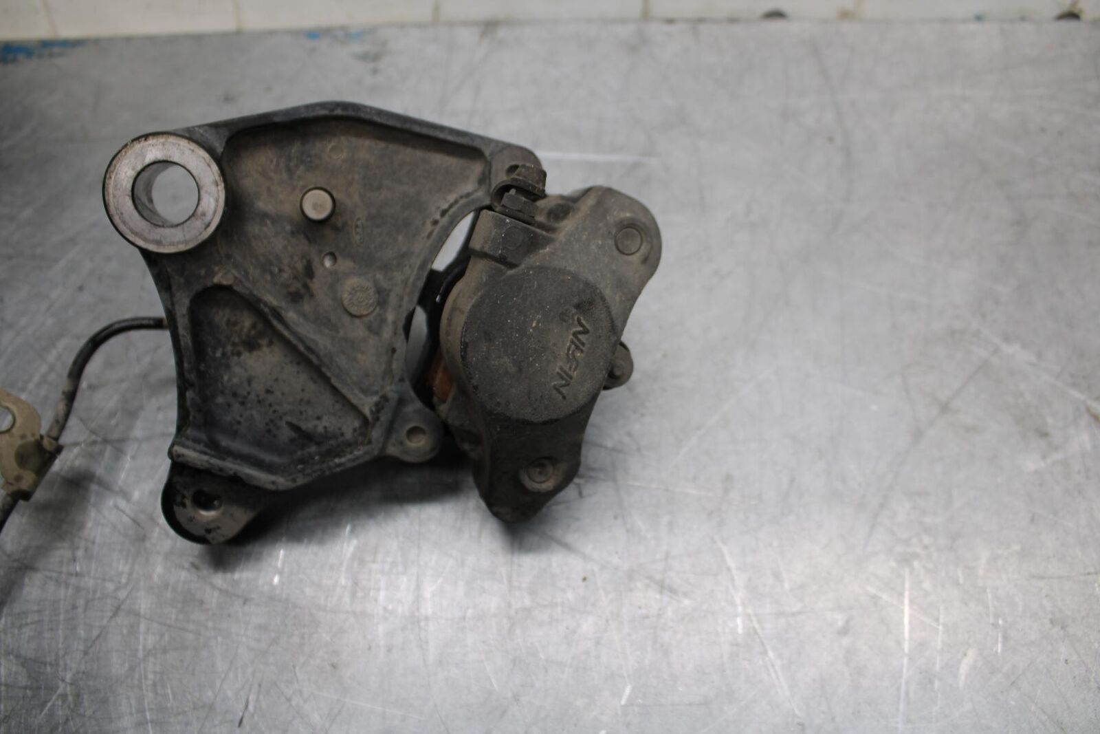 07-08 KAWASAKI CONCOURS 1400 ABS REAR BACK BRAKE CALIPER W MOUNT BRACKET BB449