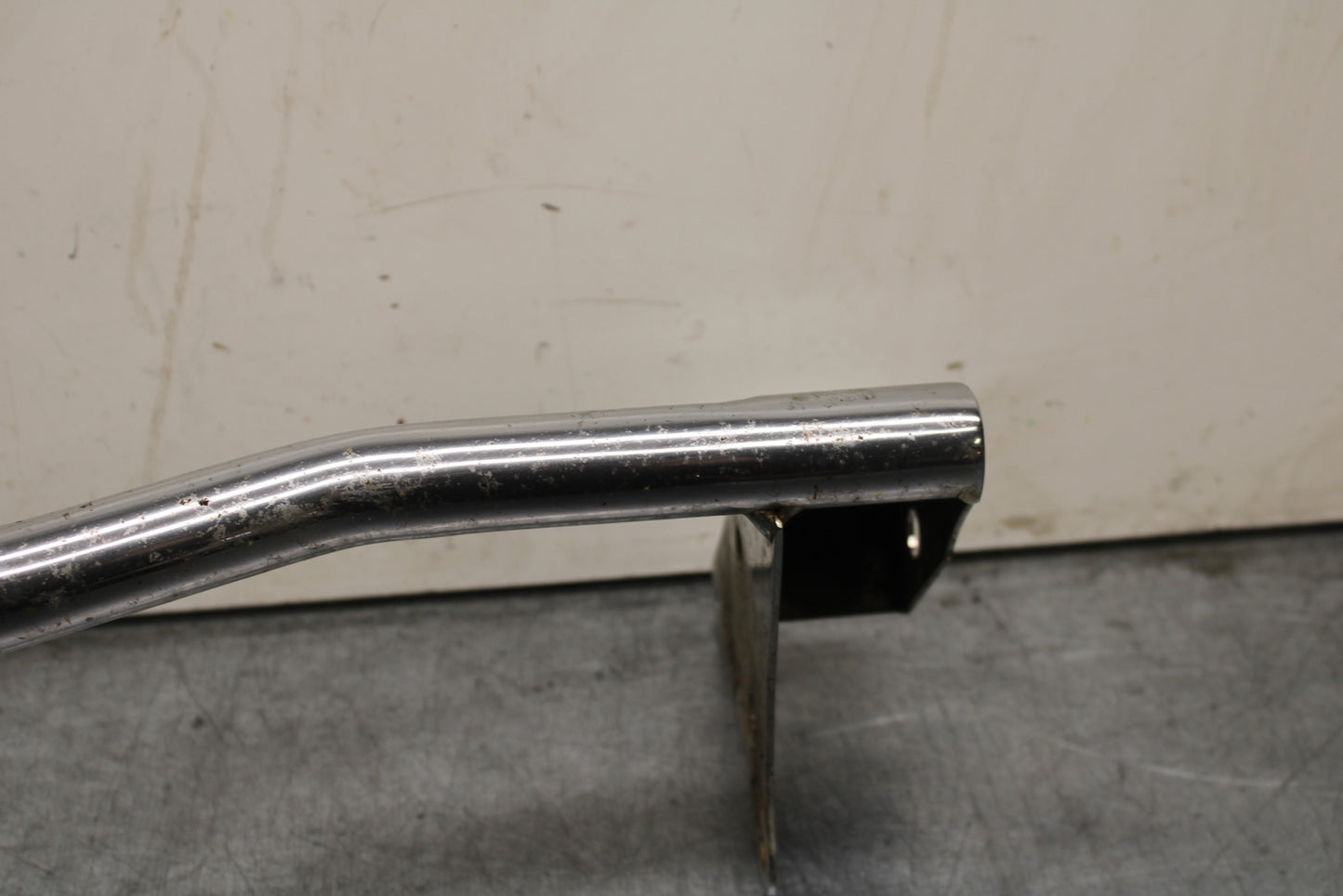 03-08 KAWASAKI VULCAN 1600 FRONT TURN SIGNAL BAR MOUNT BRACKET BB754