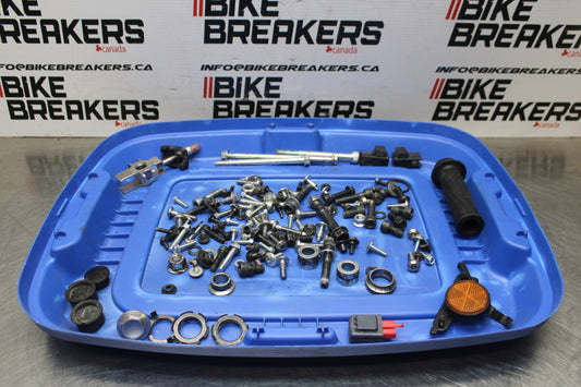 23 YAMAHA YZF R3 MOUNTING BOLTS HARDWARE MOTOR SCREWS BB806