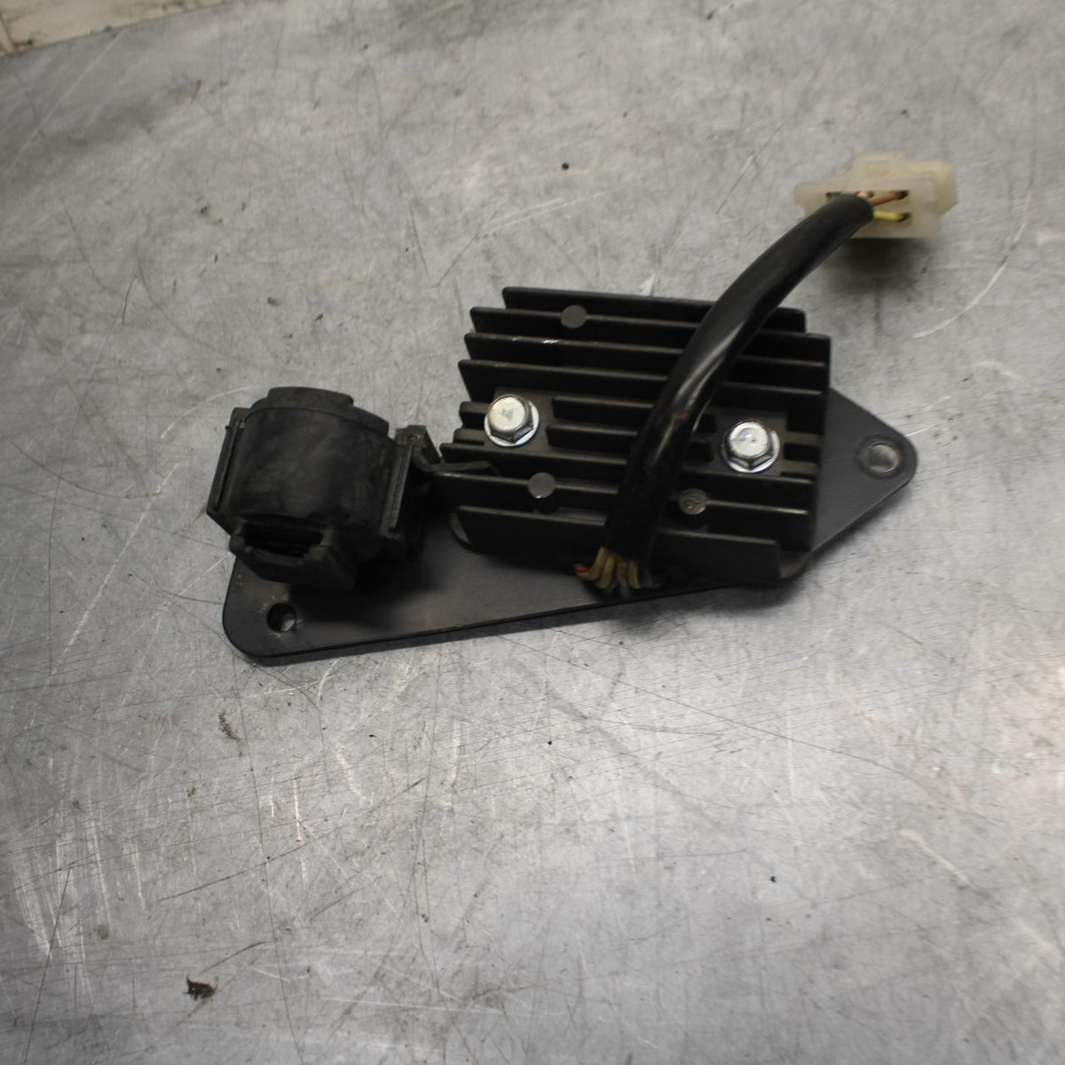 2005 Kawasaki Ninja 500R EX500D RECTIFIER VOLTAGE REGULATOR 11045-1421 BB36