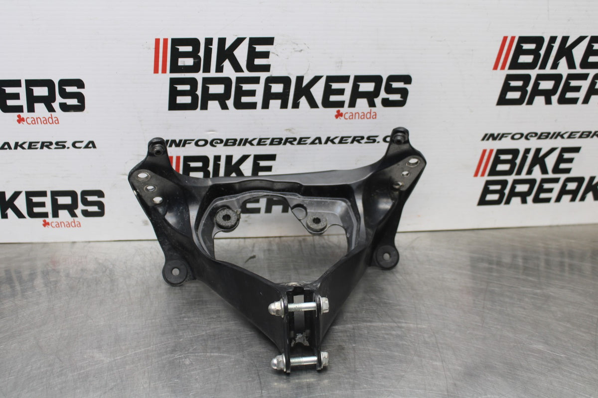 06-07 SUZUKI GSXR750 UPPER FAIRING MIRROR GAUGES STAY BRACKET BB811