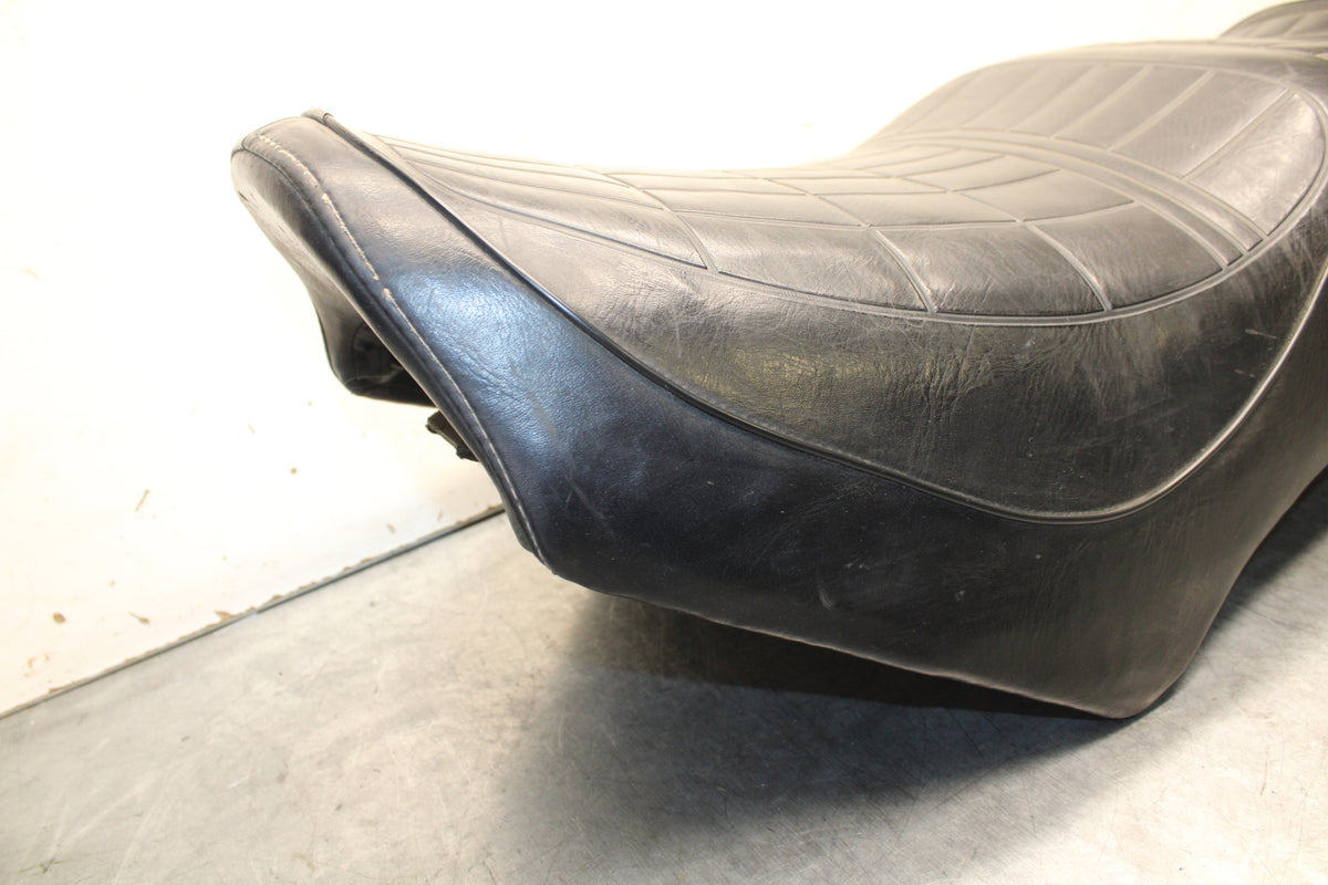 82-83 YAMAHA MAXIM 750 FRONT DRIVERS SEAT BB671