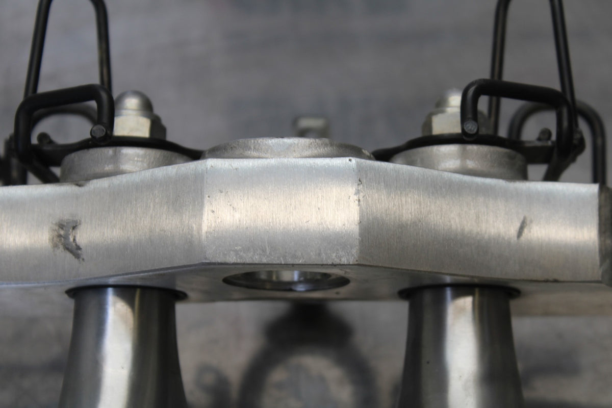 09 YAMAHA V STAR 950 FORKS UPPER TRIPLE TREE CLAMP BB172