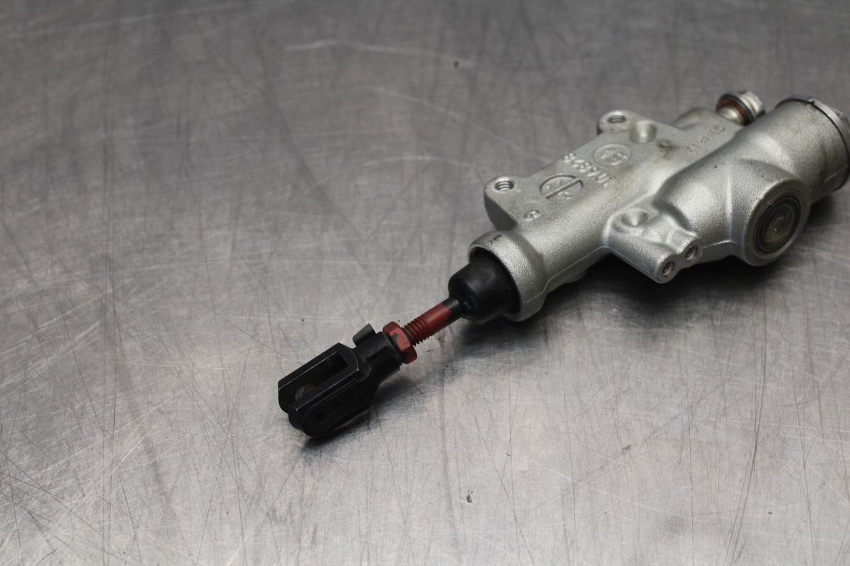 16 APRILIA TUONO V4 1100 REAR BACK BRAKE MASTER CYLINDER BB905