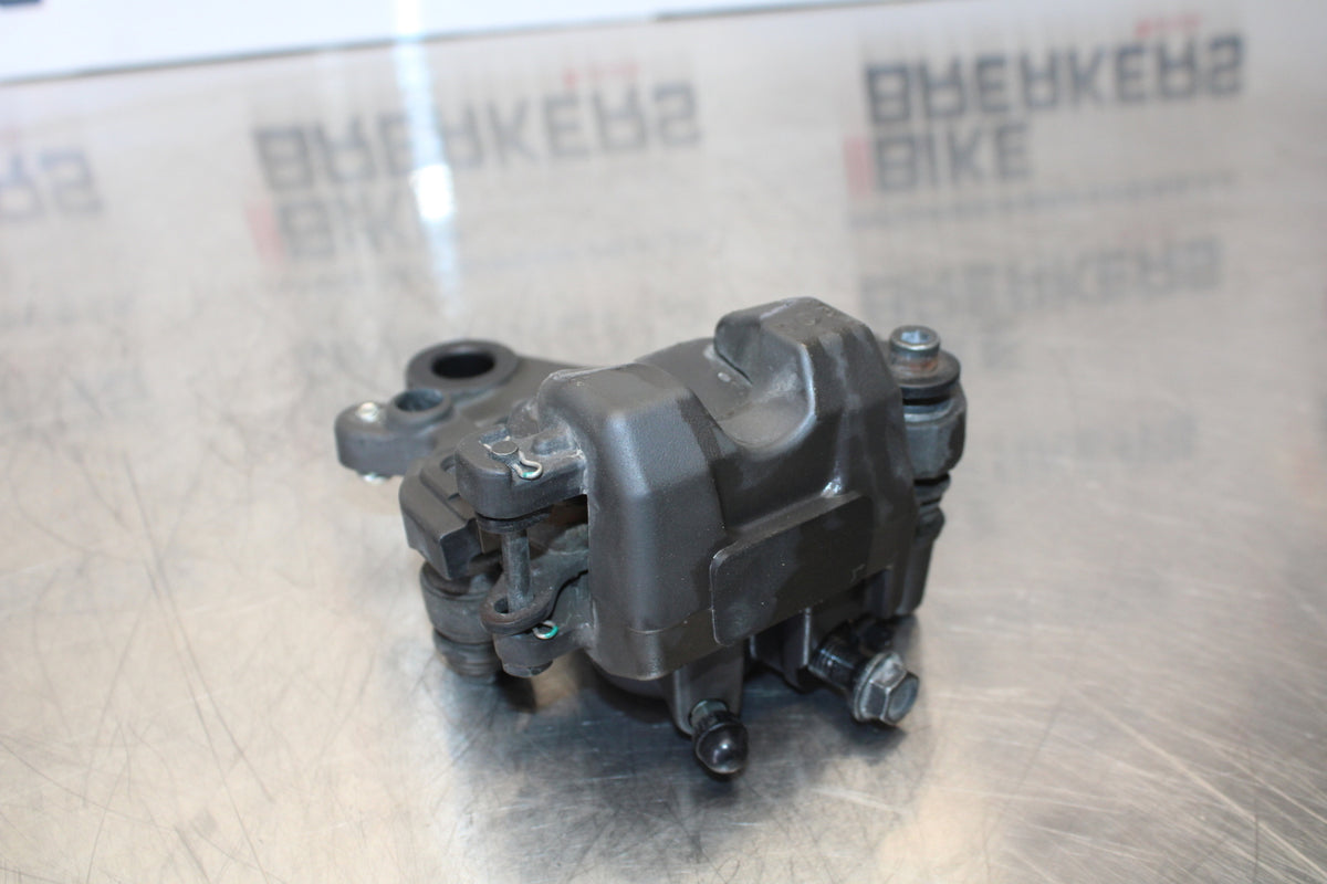 23 YAMAHA YZF R3 REAR BACK BRAKE CALIPER W MOUNT BRACKET BB147