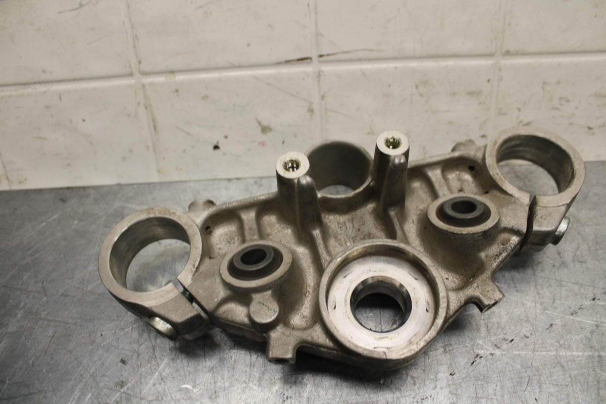 2001 Honda ST1100 FORKS UPPER TRIPLE TREE CLAMP BB77