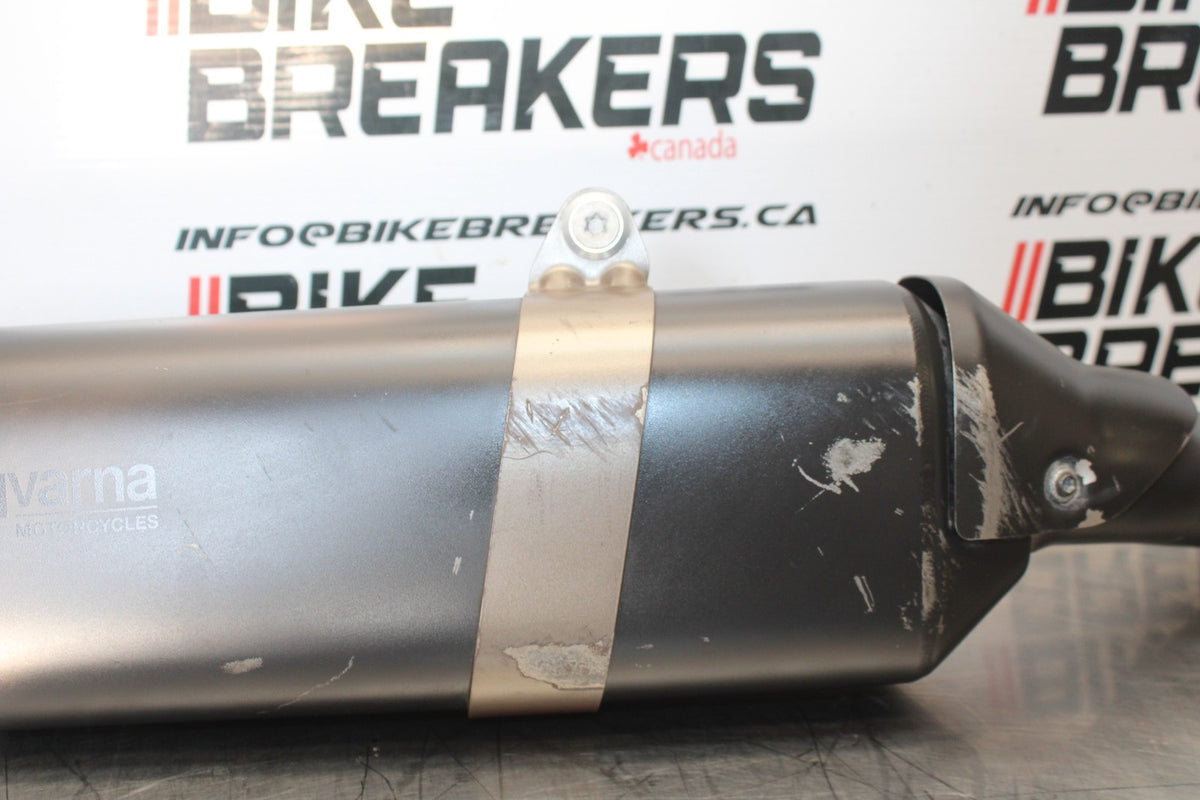 18-22 HUSQVARNA VITPILEN 701 EXHAUST PIPE MUFFLER SLIP ON CAN SILENCER BB198