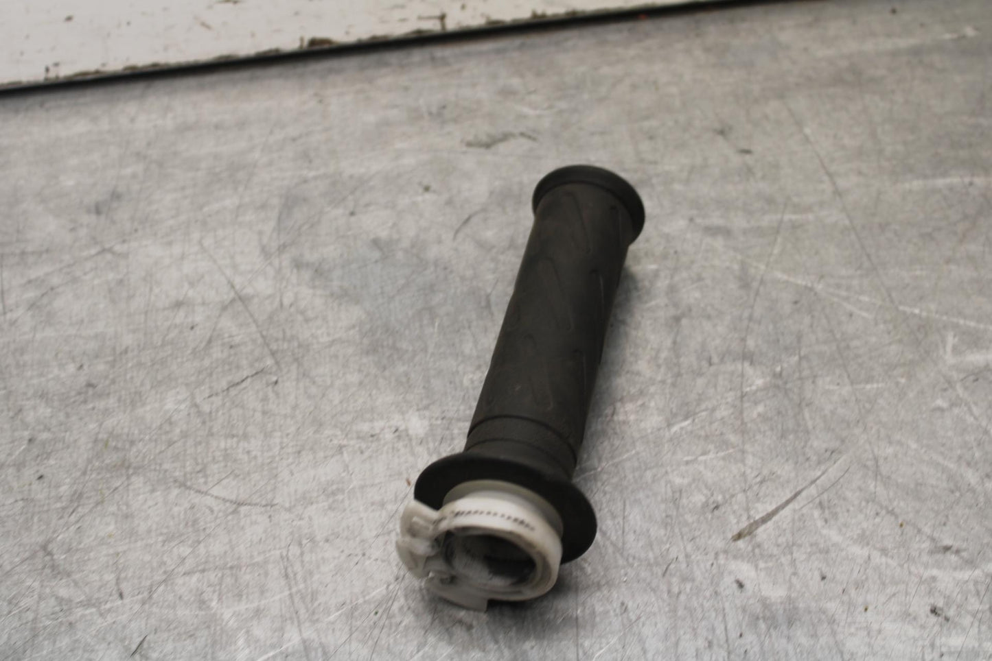 01-03 SUZUKI GSXR600 RIGHT THROTTLE GRIP BB633